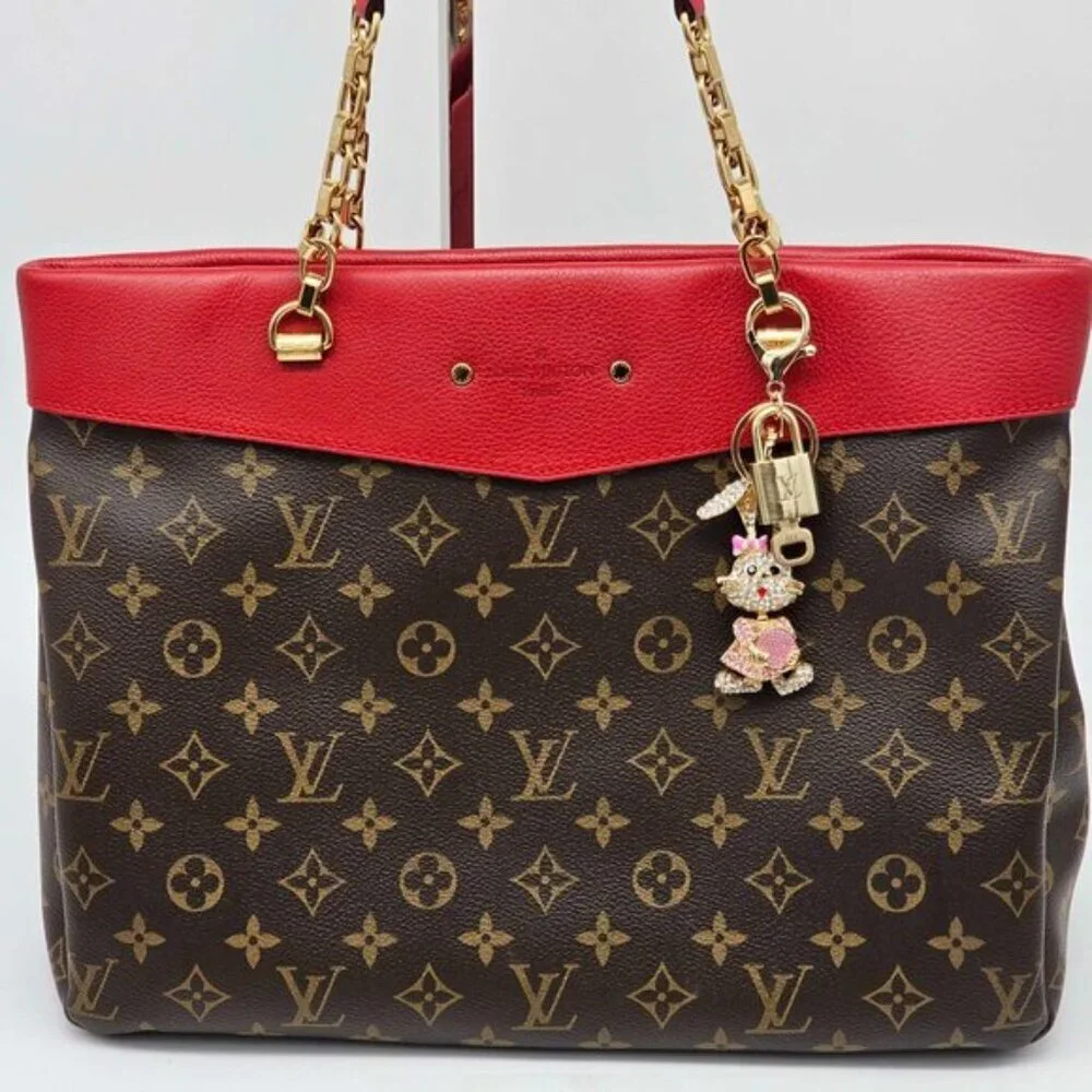 Louis Vuitton Authentic Gold Lock 🔒 Unbranded Keychain Charm for Bags - Picture 2 of 7